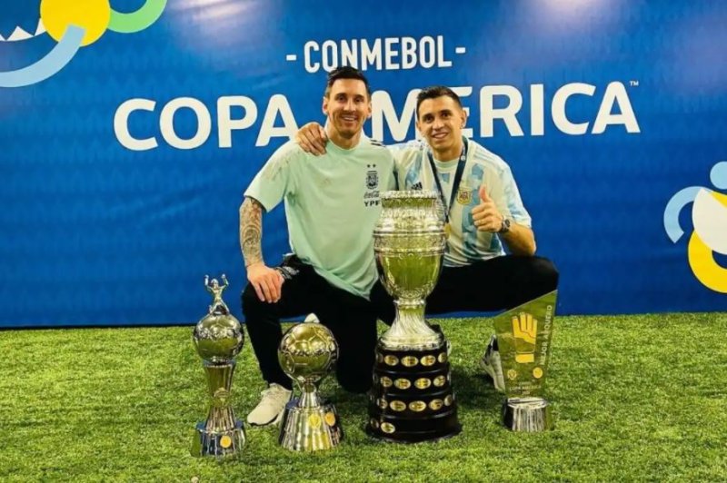 "Nakwemera gupfa kubera Lionel Messi"-Umunyezamu Martinez 