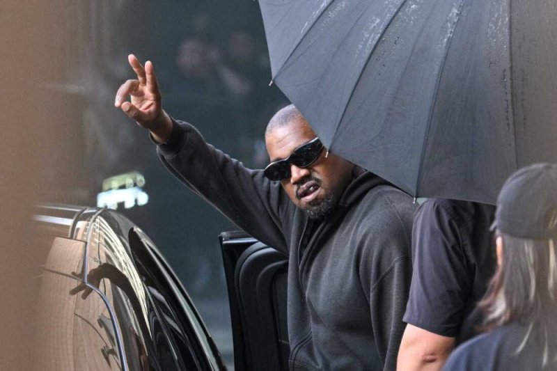 Pepsi yikuye mu gutera inkunga iserukiramuco ryo mu Bwongereza kubera Kanye West