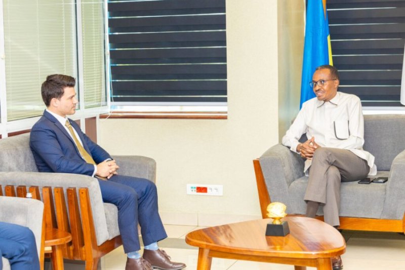 Minisitiri Murasira yashimye ubufatanye bw'u Rwanda na OIM
