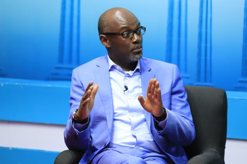 Mwenda yatangiye kwicuza ibyo yanditse kuri Museveni