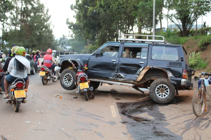 Kicukiro: Imodoka ebyiri na moto byakoze impanuka ikomeye (Amafoto)