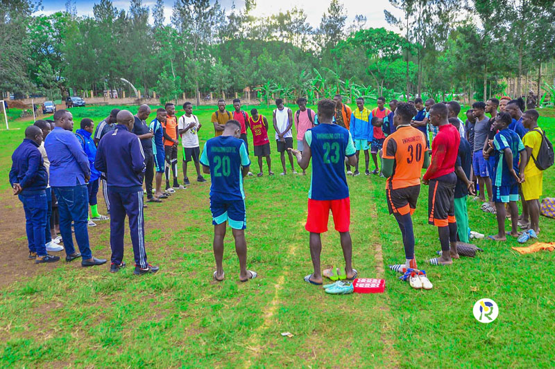 "Udashaka gutsinda APR FC azigumire i Rwamagana"-Meya Mbonyumuvunyi abwira abakinnyi ba Muhazi United
