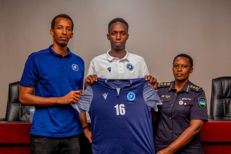 Police VC yerekanye abakinnyi batatu yaguze