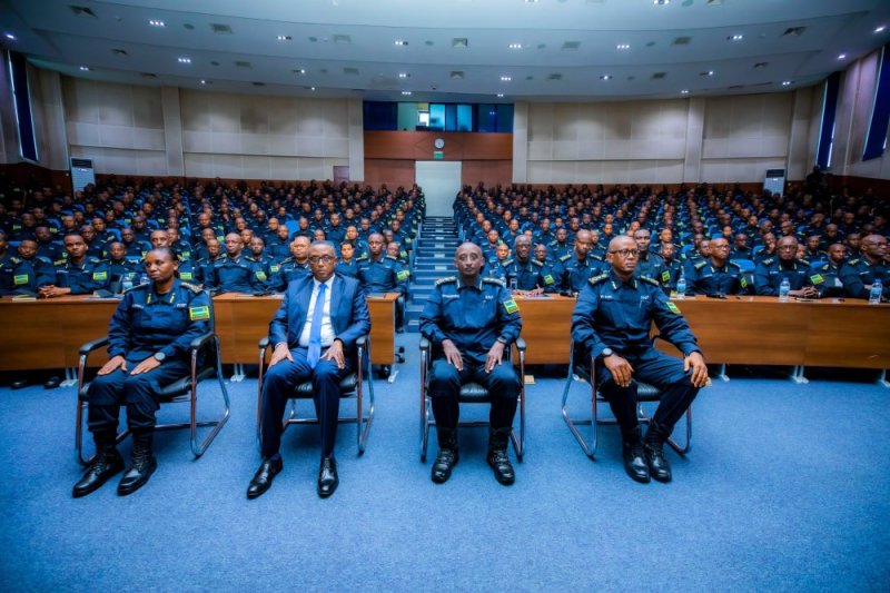 Hateranye Inama Nkuru ya Polisi y'u Rwanda yiga ku mutekano n'imikorere ya kinyamwuga