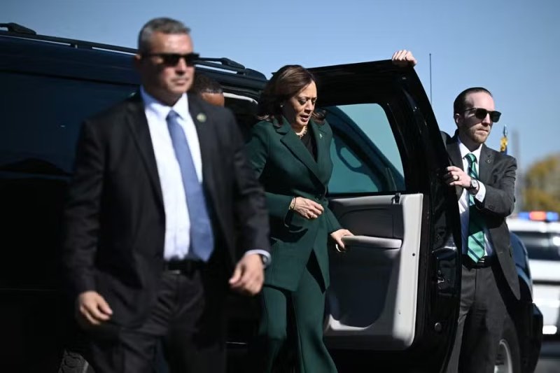 Trump yambuye uburinzi Kamala Harris wabaye Visi Perezida