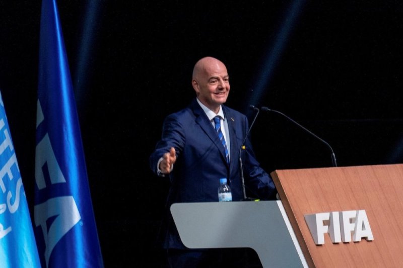 Perezida wa FIFA yashimiye Shema Fabrice watorewe kuyobora FERWAFA