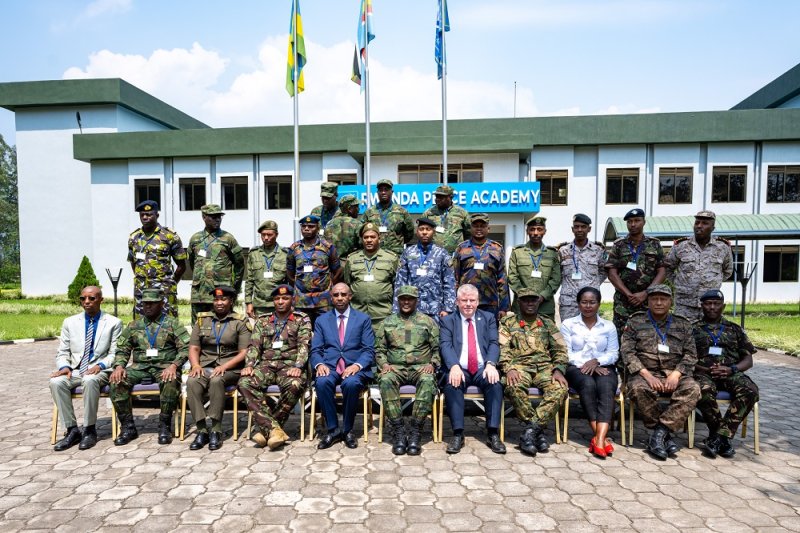 Abasirikare bo mu Karere basabwe kuba abanyamwuga mu kurinda abasivili