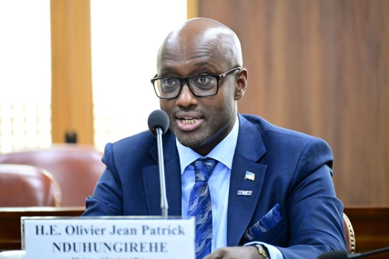Minisitiri Nduhungirehe yasubije Tshisekedi washinje u Rwanda gushaka kwiyomekaho igice cya RDC