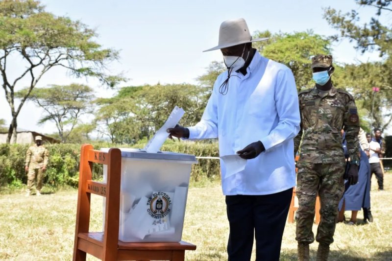 Museveni ari imbere ya Bobi Wine mu majwi y'agateganyo
