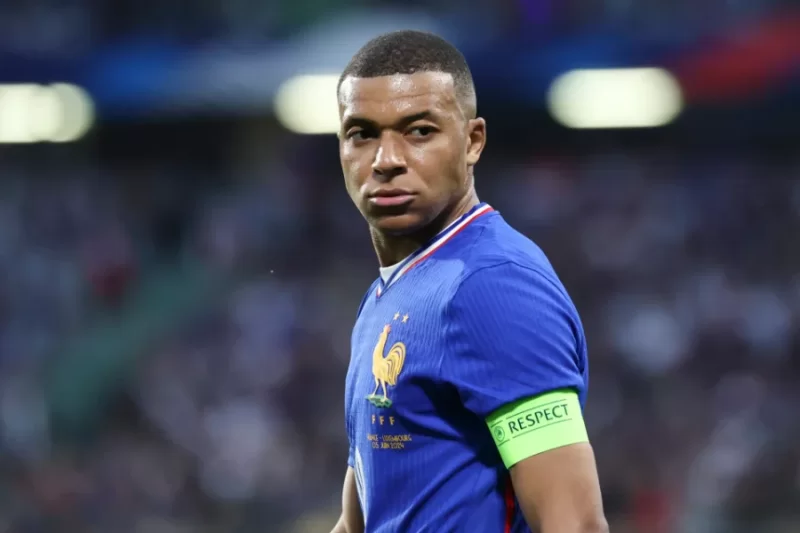Mbappé yihanangirije umusenateri wa Paraguay wamwibasiye amuziza inkomoko ye
