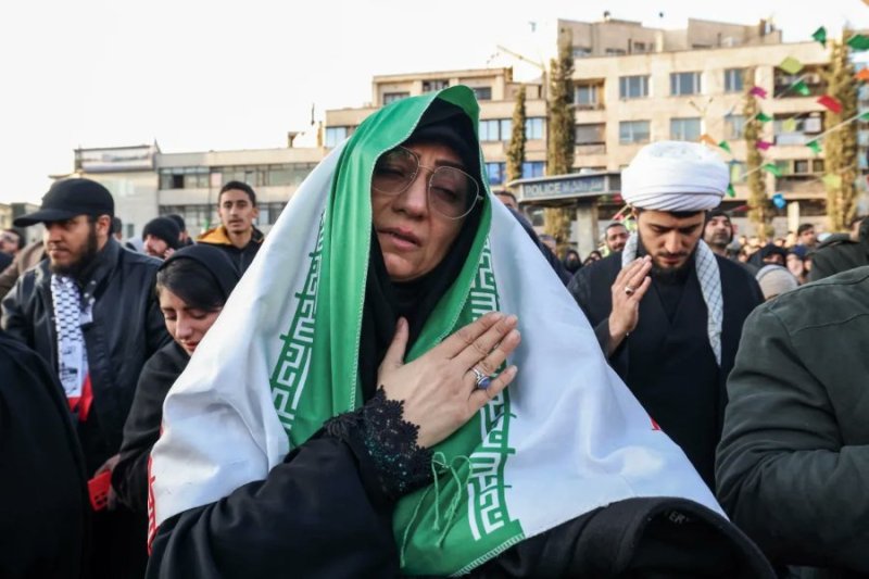Iran: Ibihumbi by'abaturage byatangiye kunamira Ayattolah Khamenei