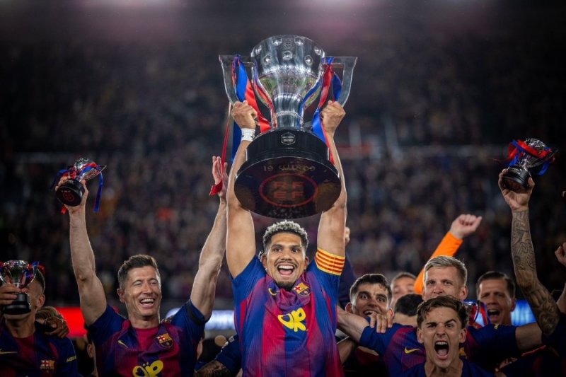 Bwa mbere FC Barcelona yatsinze Real Madrid yegukana La Liga ya 29 