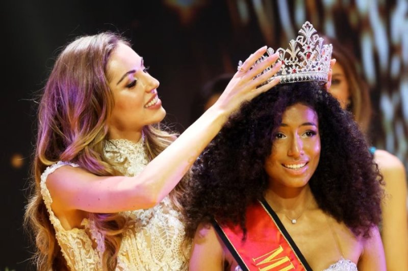 Olga Lombardo yatorewe kuba ‘Miss Belgique 2026' atsinze abarimo ukomoka mu Rwanda