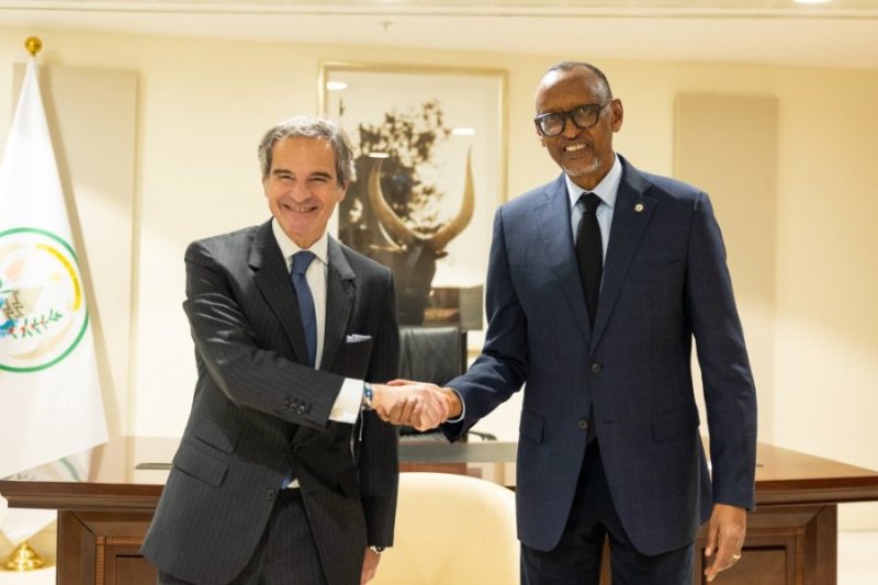 Perezida Kagame yaganiriye na Rafael Grossi