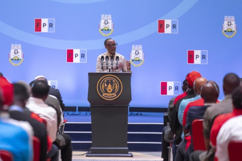 Perezida Kagame yaburiye abatekinika raporo z'ibyo bakoze batarabikoze