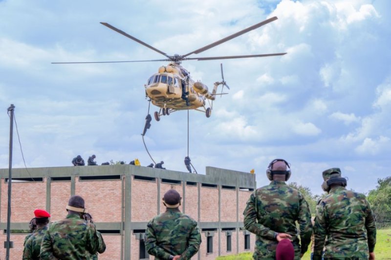 Abasirikare bo muri Special Force barangije amahugurwa yo guhangana n'iterabwoba