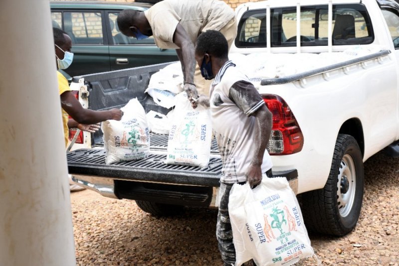 Nyamagabe: Abanyamadini bahaye abari muri guma mu rugo ibiribwa bifite agaciro ka 2,760,000 Frw 