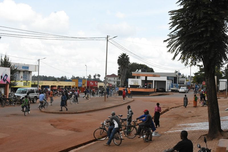 Rwamagana: Hahishuwe impamvu yihariye yatumye gitifu ahagarikwa nyuma y'aho abantu 52 ayobora barwajwe n'ikigage