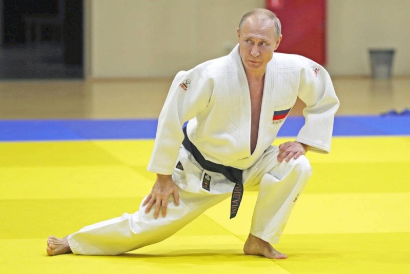 Ishyirahamwe rya Judo ku isi ryakuye perezida Putin mu banyacyubahiro baryo