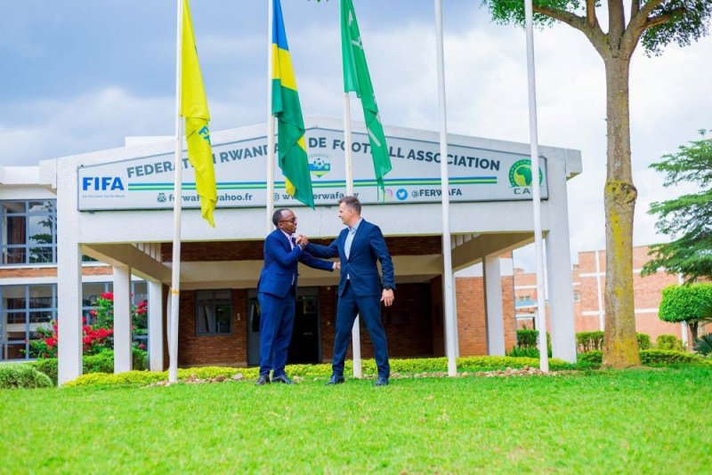 Benshi mu banyarwanda ntibishimiye umutoza mushya w'Amavubi utaratoza ikipe nkuru y'igihugu