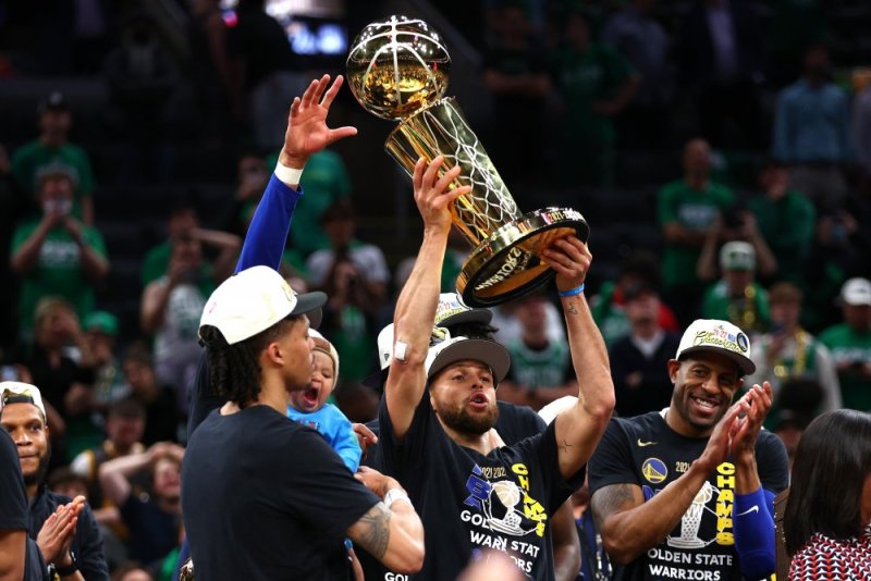 Perezida Kagame yashimiye Gorden State Warriors yegukanye NBA 2022