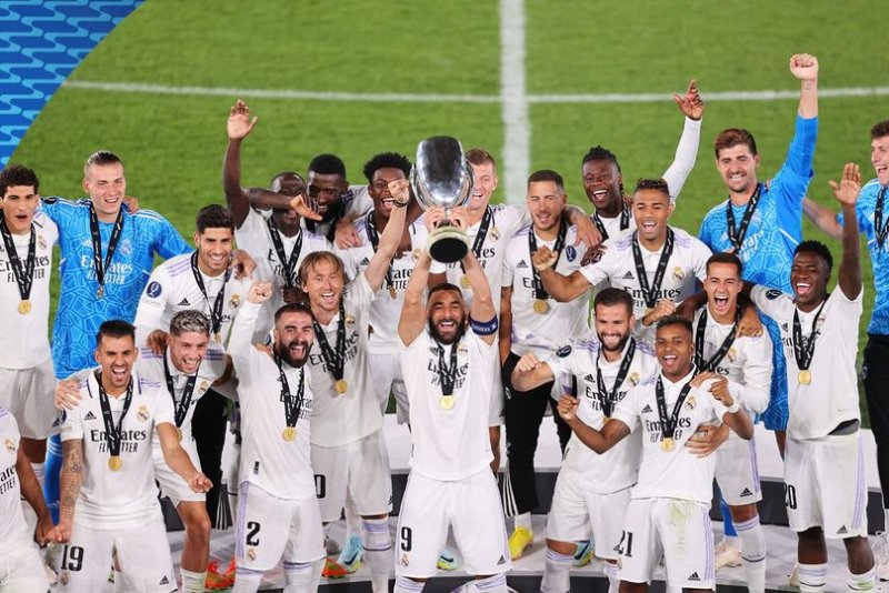 Karim Benzema yakoze amateka mashya afasha Real Madrid kwegukana Super Cup ya 5 [AMAFOTO]