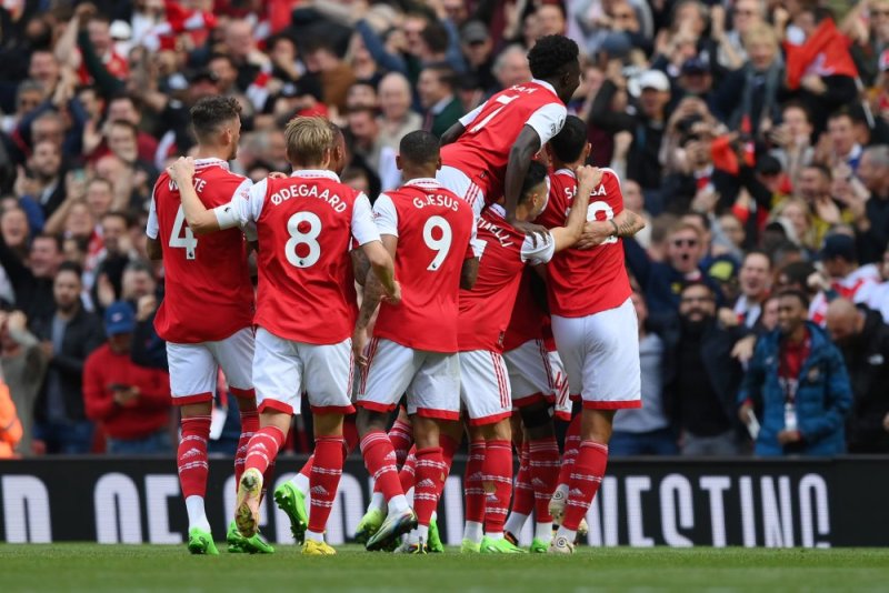 Thierry Henry yahishuye abakinnyi 3 bahagaze neza kurusha abandi muri Arsenal
