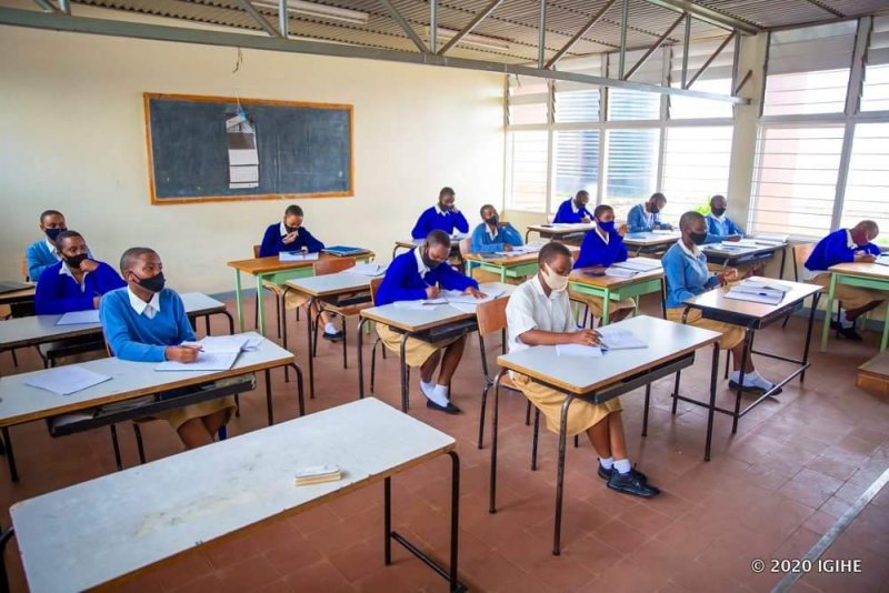 Guverinoma yahinduye amasaha akazi n'amasomo byatangiriragaho