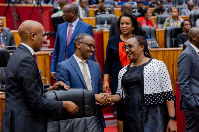 Abakozi ba Leta bashyizwe igorora mu minsi mikuru isoza umwaka