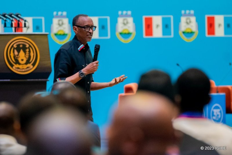 Perezida Kagame yahishuye ko hari abagambanira u Rwanda ngo rwamburwe inkunga
