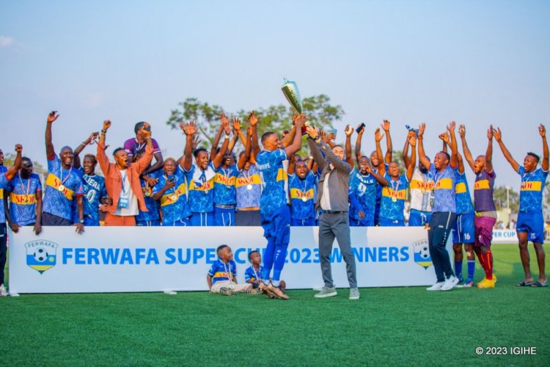 Rayon Sports yasubiriye APR FC bwa gatatu iyitwara igikombe cya Super Cup 