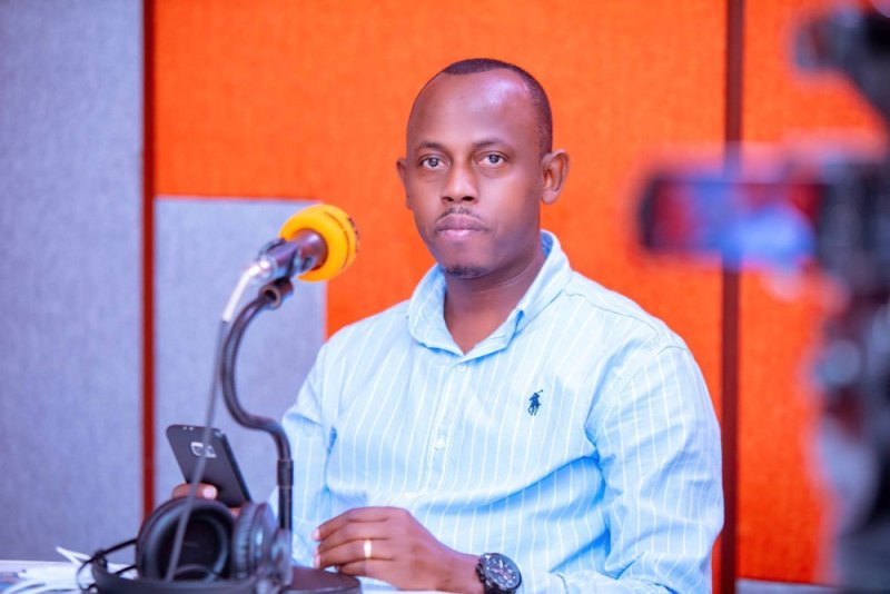 Umunyamakuru Sam Karenzi yasabye Leta kugabanya ku mafaranga ahabwa abo muri VISIT RWANDA akajya muri shampiyona y'u Rwanda