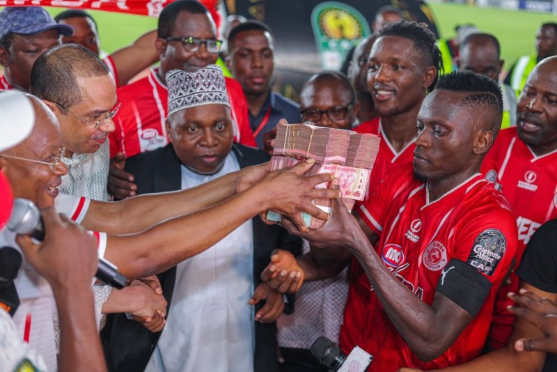 Perezida Samia yahereye akayabo Simba SC kuri stade nyuma yo gukomeza mu mikino ya CAF