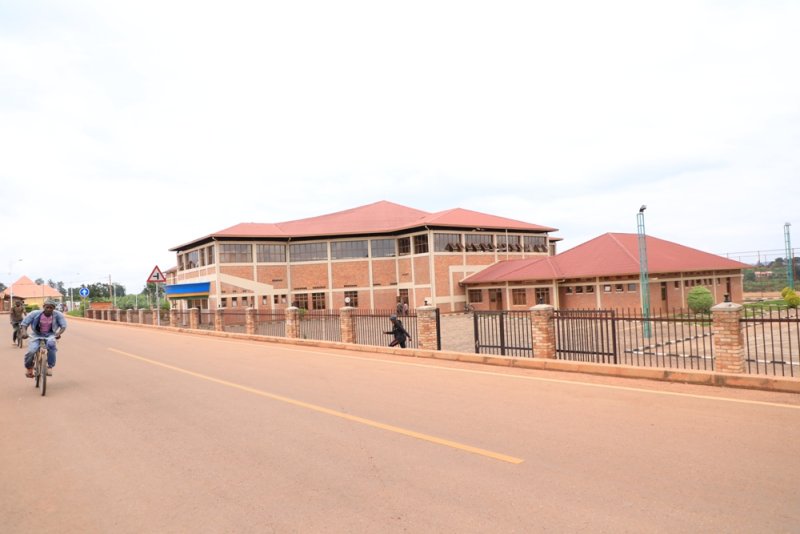 Gisagara: Umuturage yiturikirijeho gerenade iramukomeretsa bikomeye