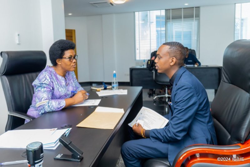 Umunyarwenya Samu yabuze icyangombwa bituma abura kuri lisite y'agateganyo y'abahatana mu matora y'Abadepite