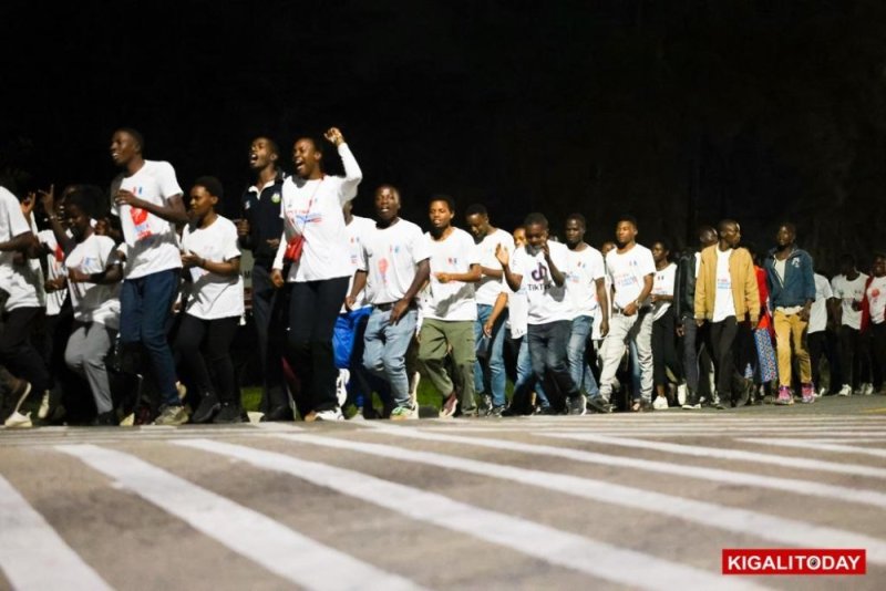 Abanyamusanze baraye ijoro bajya aho Perezida Kagame yiyamamariza