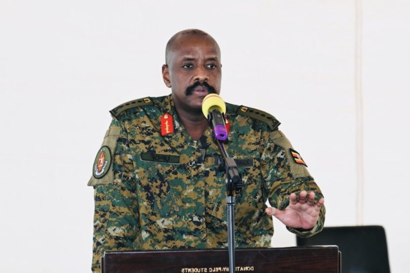 Gen. Kainerugaba Muhoozi ategerejwe i Kigali