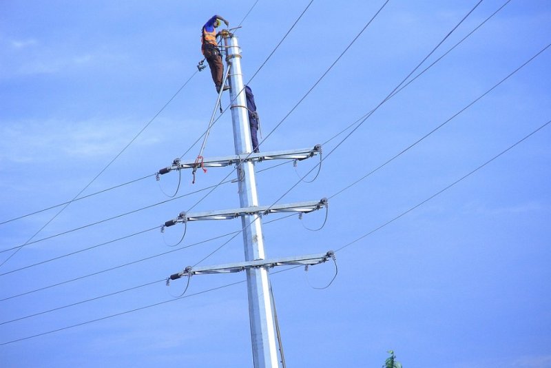 Rusizi: Abaturage barishima kuva mu mwijima kubera REG yabagejejeho umuriro w'amashanyarazi. 