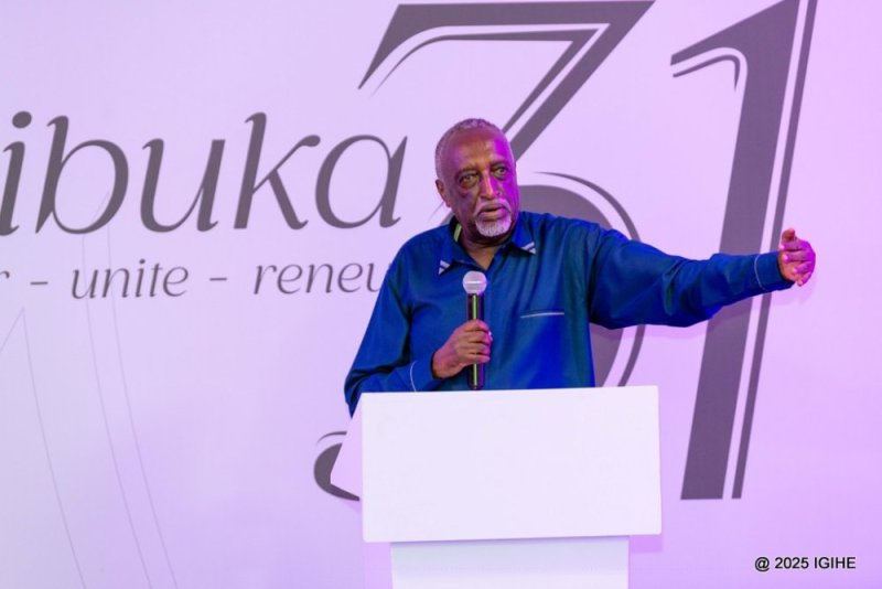 Tito Rutaremara, yagaragaje ko abantu bagifite ingengabitekerezo ya Jenoside yakorewe Abatutsi, bakwiye guhitamo gucecekana ubwo burozi bifitemo
