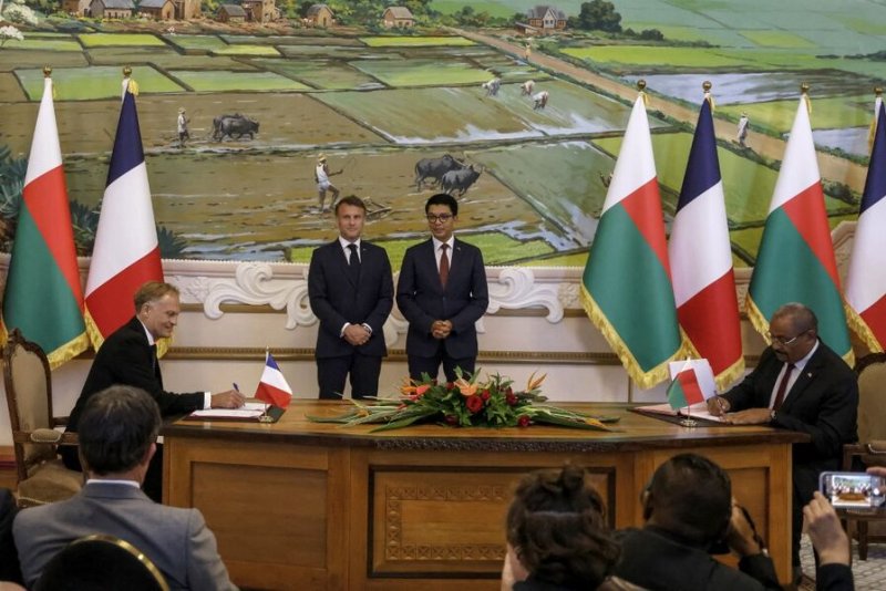 Perezida Macron na Rajoelina basinye amasezerano yo kubaka urugomero