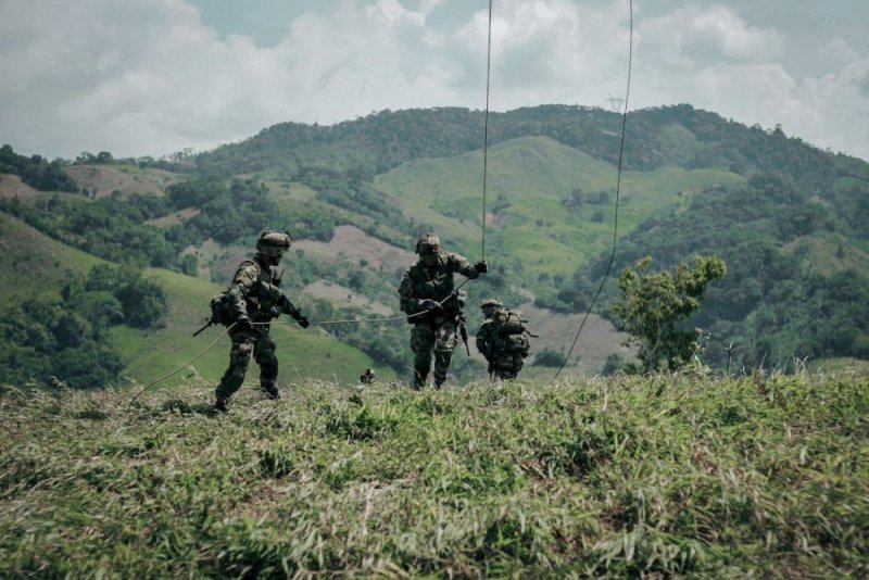 RDC yongeye kwerekeza amaso ku bacanshuro, igeze ku bo muri Colombia