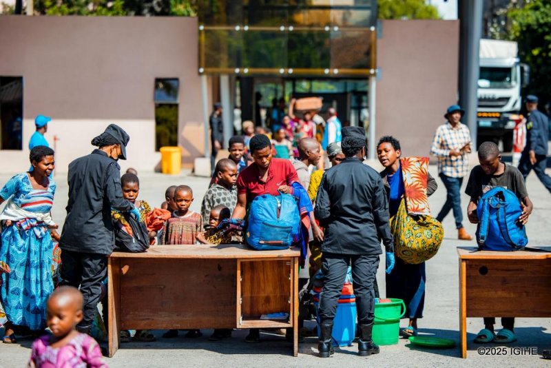 Abandi Banyarwanda 796 bari barafashwe bugwate na FDLR bageze mu Rwanda