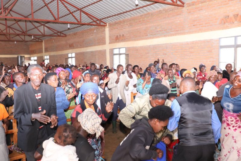 Abanyarwanda bari barafashwe bugwate na FDLR basabwe kwitandukanya n'ivanguramoko