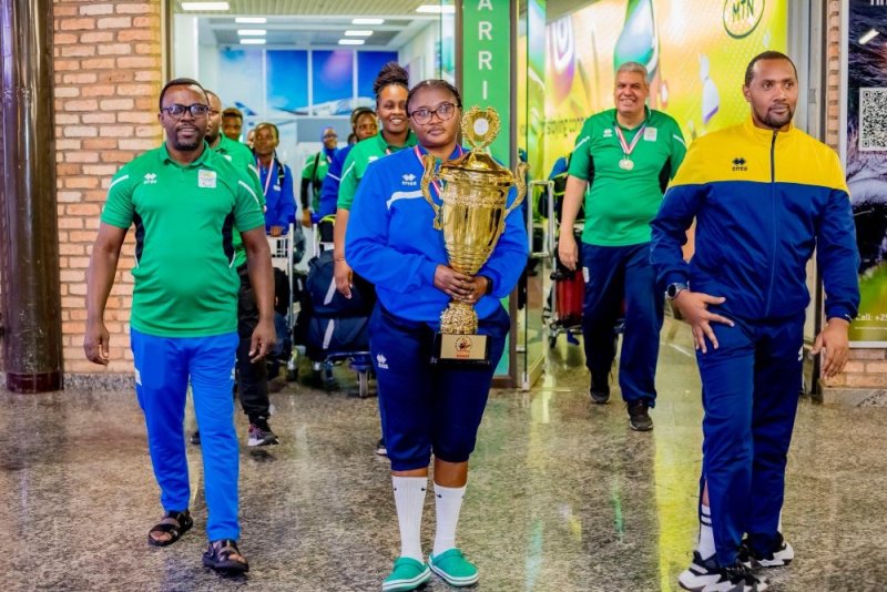 Sitting Volleyball: Ikipe y'u Rwanda y'Abagore yagarukanye igikombe