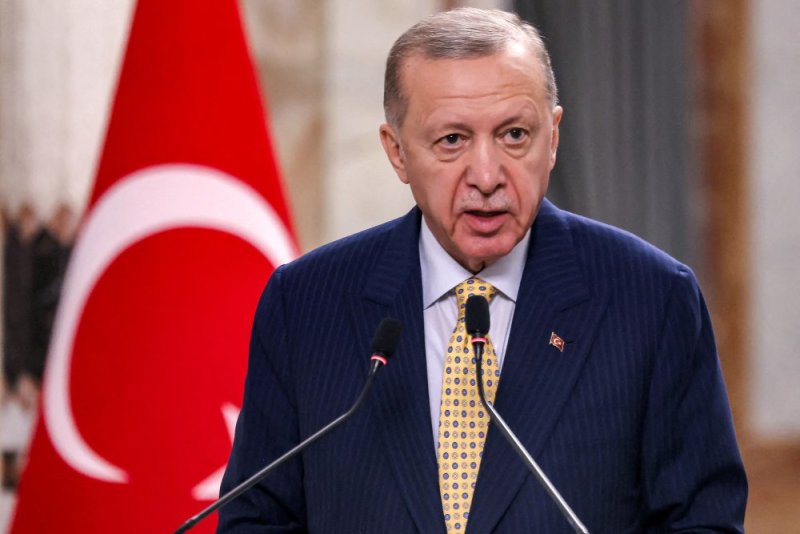 Perezida Erdogan yahishuye ko Putin na Zelensky batiteguye guhura