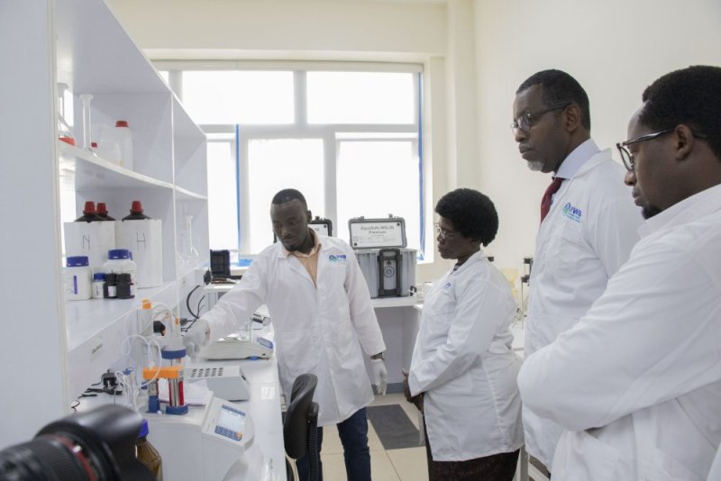 U Rwanda rwahawe ibikoresho bya Laboratwari bizafasha kumenya ubuziranenge bw'amazi