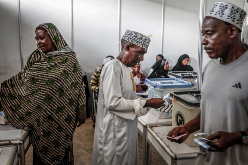 Abanya-Tanzania babyukiye mu matora ya Perezida