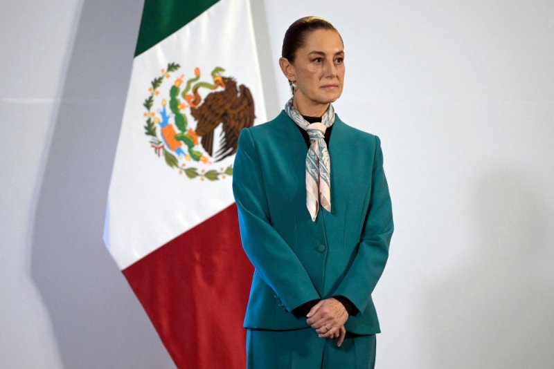 Perezida wa Mexique yakumiriwe ku butaka bwa Peru