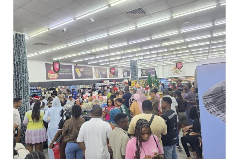 Abanya-Tanzania baguriye ibiribwa n'amazi kubimara kubera imyigaragambyo iteganyijwe