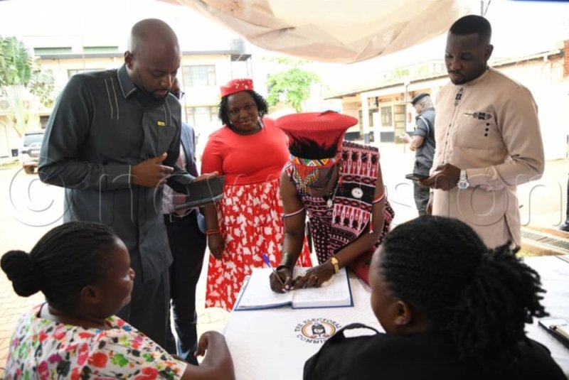 Bobi Wine agiye kongera kwiyamamariza kuyobora Uganda